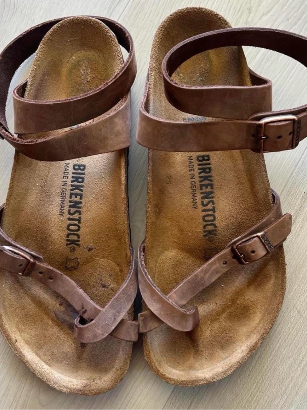 Birkenstock 39 100% Leather Yara